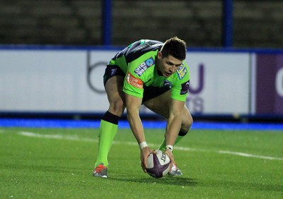 160115 - Cardiff Blues v FEMI-CZ Rugby Rovigo - European Rugby Challenge Cup -Richard Smith of The Blues scores a try