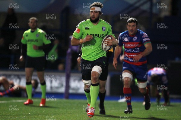 160115 - Cardiff Blues v Rovigo - European Rugby Challenge Cup - Josh Turnbull of Cardiff Blues runs in a try