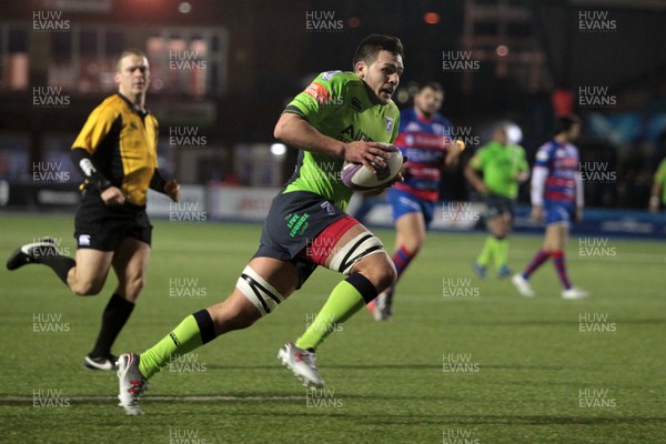 160115 - Cardiff Blues v Rovigo - European Rugby Challenge Cup - Ellis Jenkins of Cardiff Blues runs in to score a try