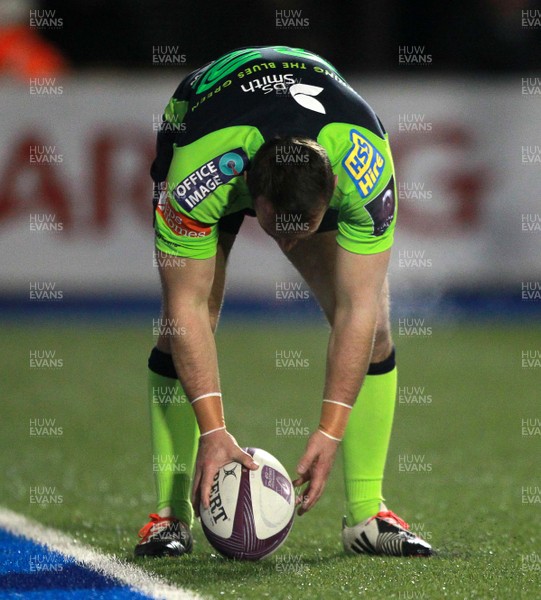 160115 - Cardiff Blues v Rovigo - European Rugby Challenge Cup - Gareth Davies of Cardiff Blues runs in to score a try