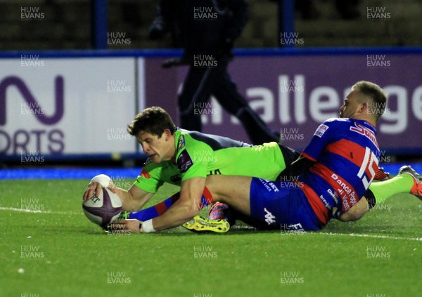 160115 - Cardiff Blues v FEMI-CZ Rugby Rovigo - European Rugby Challenge Cup -Lloyd Williams of The Blues dives over to score a try