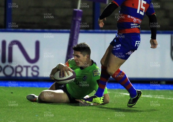 160115 - Cardiff Blues v FEMI-CZ Rugby Rovigo - European Rugby Challenge Cup -Richard Smith of The Blues scores a try