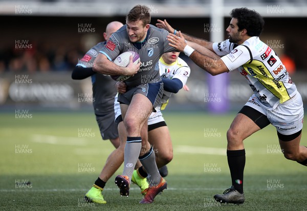 180120 - Cardiff Blues v Rugby Calvisano - European Rugby Challenge Cup - Garyn Smith of Cardiff Blues is tackled by Jacopo Trulla and Giacomo De Santis of Calvisano