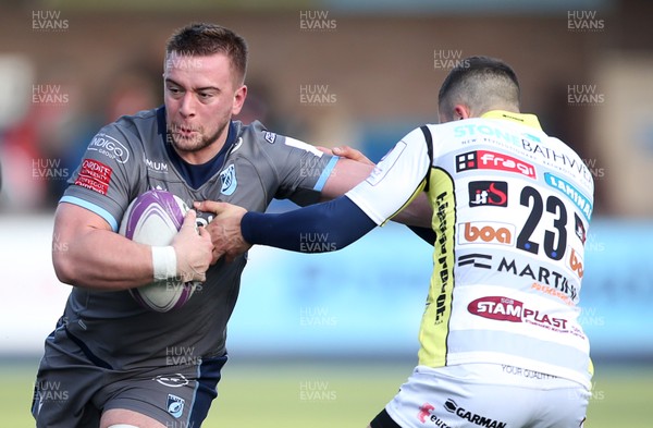 180120 - Cardiff Blues v Rugby Calvisano - European Rugby Challenge Cup - Will Boyde of Cardiff Blues is tackled by Jacopo Trulla of Calvisano