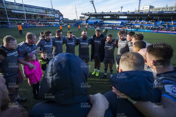 180120 - Cardiff Blues v Rugby Calvisano - European Rugby Challenge Cup - Nick Williams of Cardiff Blues leads the team talk at full time