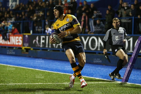 220116 - Cardiff Blues v Rugby Calvisano - European Rugby Challenge Cup - Tom James of Cardiff Blues scores a try