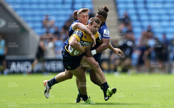 070816 - Singha Premiership Rugby 7s Series Final - Quarter Final - Cardiff Blues v Sale Sharks - James Beale of Cardiff Blues is tackled by Nick Scott and Paolo Odogwu of Sale