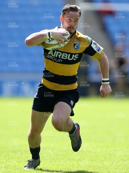 070816 - Singha Premiership Rugby 7s Series Final - Quarter Final - Cardiff Blues v Sale Sharks - Johnny Lewis of Cardiff Blues runs in to score a try