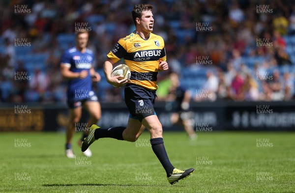 070816 - Singha Premiership Rugby 7s Series Final - Quarter Final - Cardiff Blues v Sale Sharks - Owen Jenkins of Cardiff Blues runs in to score a try