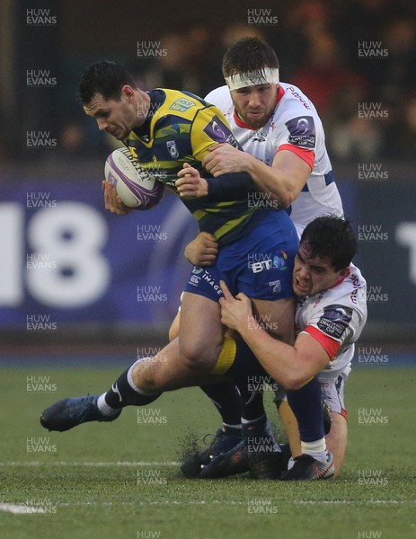 171217 - Cardiff Blues v Sale Sharks, European Challenge Cup - Tomos Williams of Cardiff Blues takes on Cameron Neild of Sale Sharks and George Nott of Sale Sharks