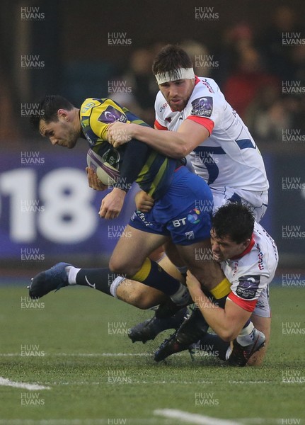 171217 - Cardiff Blues v Sale Sharks, European Challenge Cup - Tomos Williams of Cardiff Blues takes on Cameron Neild of Sale Sharks and George Nott of Sale Sharks
