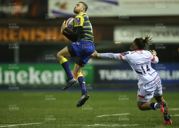 171217 - Cardiff Blues v Sale Sharks, European Challenge Cup - Aled Summerhill of Cardiff Blues beats Paolo Odogwu of Sale Sharks to take the high ball