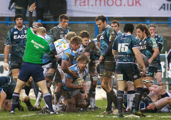 190113 Cardiff Blues v Sale Sharks - Heineken Cup -Sale's Tommy Taylor scores a try