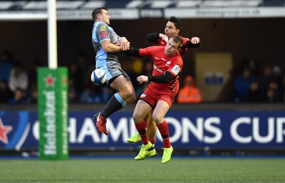 151218 - Cardiff Blues v Saracens - European Rugby Champions Cup - Garyn Smith of Cardiff Blues competes for high ball with Nick Tompkins and Sean Maitland of Saracens