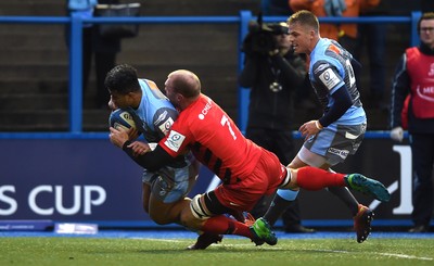 151218 - Cardiff Blues v Saracens - European Rugby Champions Cup - Rey Lee-Lo of Cardiff Blues scores try