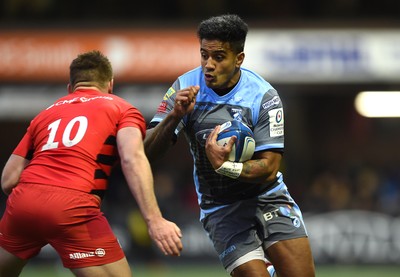 151218 - Cardiff Blues v Saracens - European Rugby Champions Cup - Rey Lee-Lo of Cardiff Blues is tackled by Owen Farrell of Saracens