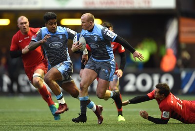 151218 - Cardiff Blues v Saracens - European Rugby Champions Cup - Dan Fish of Cardiff Blues runs in to score try