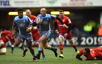 151218 - Cardiff Blues v Saracens - European Rugby Champions Cup - Dan Fish of Cardiff Blues runs in to score try