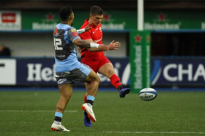 151218 - Cardiff Blues v Saracens - European Rugby Champions Cup - Owen Farrell of Saracens kicks into space  