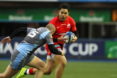 151218 - Cardiff Blues v Saracens - European Rugby Champions Cup - Sean Maitland of Saracens beats Dan Fish of Cardiff Blues on his way to score a try