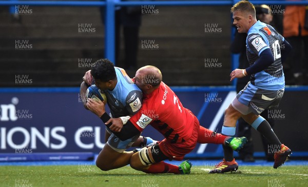 151218 - Cardiff Blues v Saracens - European Rugby Champions Cup - Rey Lee-Lo of Cardiff Blues scores try