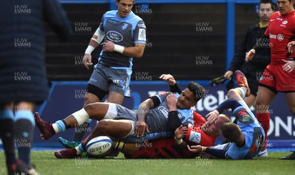 151218 - Cardiff Blues v Saracens - European Rugby Champions Cup - Rey Lee-Lo of Cardiff Blues scores try