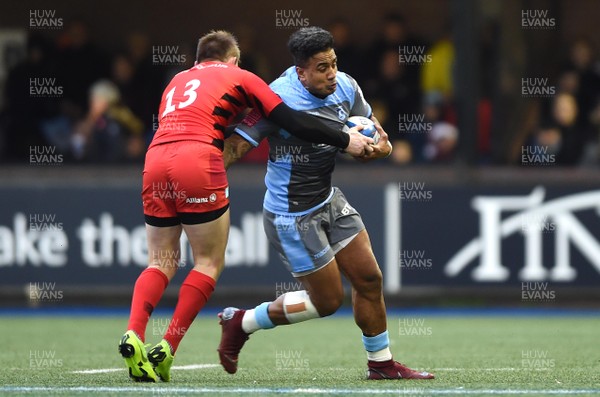 151218 - Cardiff Blues v Saracens - European Rugby Champions Cup - Rey Lee-Lo of Cardiff Blues is tackled by Nick Tompkins of Saracens