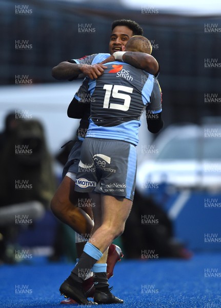 151218 - Cardiff Blues v Saracens - European Rugby Champions Cup - Dan Fish of Cardiff Blues celebrates scoring try with Rey Lee-Lo
