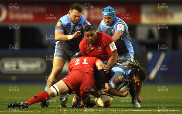151218 - Cardiff Blues v Saracens - European Rugby Champions Cup - Josh Navidi of Cardiff Blues is tackled by Calum Clark of Saracens