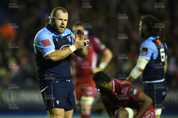 030120 - Cardiff Blues v Scarlets - Guinness PRO14 - Scott Andrews of Cardiff Blues encourages his team mates