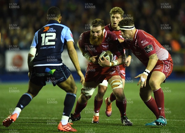 030120 - Cardiff Blues v Scarlets - Guinness PRO14 - Jake Ball of Scarlets takes on Ben Thomas of Cardiff Blues