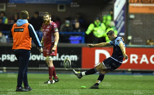 030120 - Cardiff Blues v Scarlets - Guinness PRO14 - Jason Tovey of Cardiff Blues misses with a late penalty
