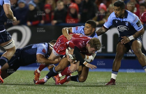 030120 - Cardiff Blues v Scarlets, Guinness PRO14 - Angus O’Brien of Scarlets is tackled by Ben Thomas of Cardiff Blues