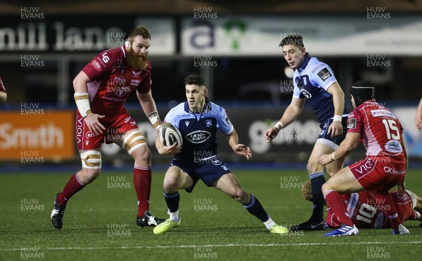 030120 - Cardiff Blues v Scarlets, Guinness PRO14 - Tomos Williams of Cardiff Blues is closed down by Jake Ball of Scarlets