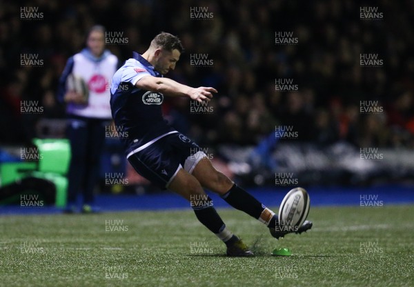 030120 - Cardiff Blues v Scarlets, Guinness PRO14 - Jason Tovey of Cardiff Blues takes a penalty kick at goal late in the match