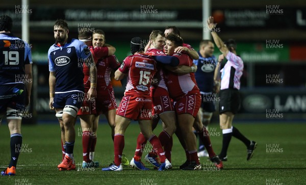 030120 - Cardiff Blues v Scarlets, Guinness PRO14 - Scarlets players celebrate at the end of the match