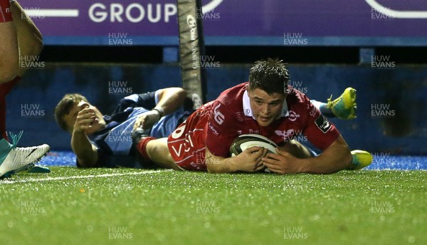 041019 - Cardiff Blues A v Scarlets A - Celtic Cup - Lewys Millin of Scarlets scores a try