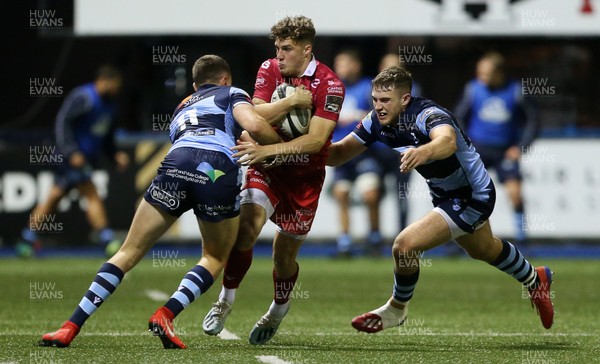 041019 - Cardiff Blues A v Scarlets A - Celtic Cup - Tomi Lewis of Scarlets is tackled by Mason Grady and Sam Jones of Cardiff Blues