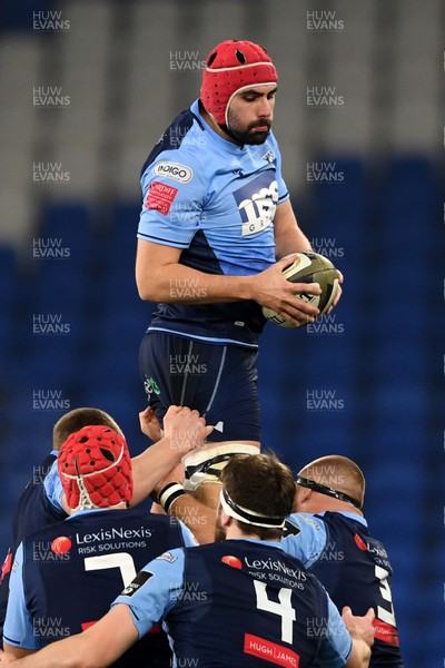 090121 - Cardiff Blues v Scarlets - Guinness PRO14 - Cory Hill of Cardiff Blues takes line out ball