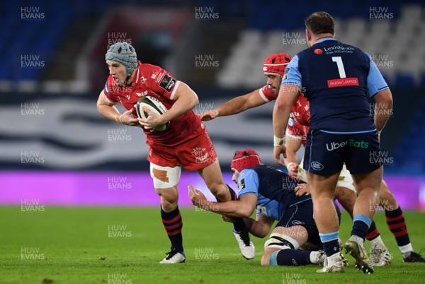 090121 - Cardiff Blues v Scarlets - Guinness PRO14 - Jonathan Davies of Scarlets is tackled by Cory Hill of Cardiff Blues