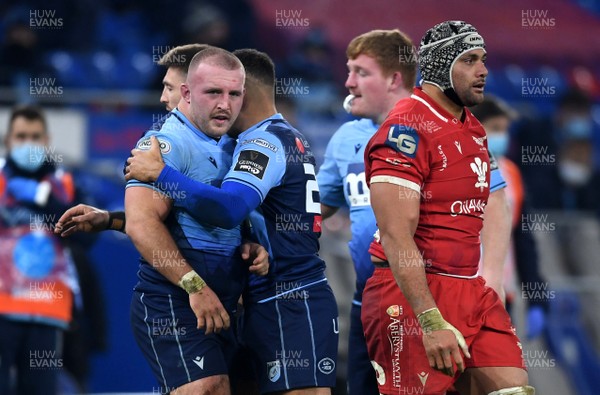 090121 - Cardiff Blues v Scarlets - Guinness PRO14 - Dillon Lewis of Cardiff Blues celebrates with Ben Thomas