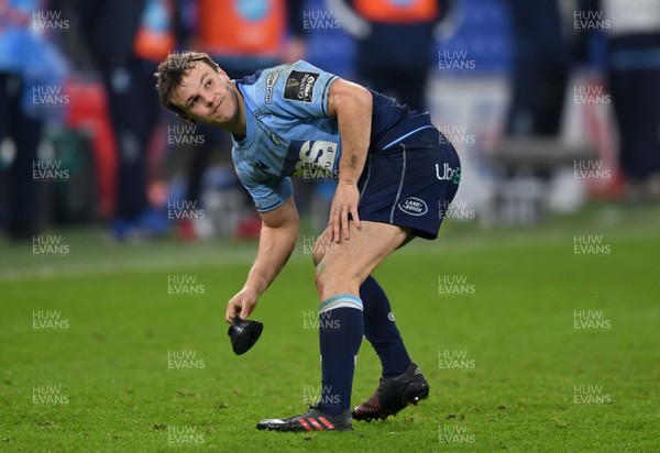 090121 - Cardiff Blues v Scarlets - Guinness PRO14 - Jarrod Evans of Cardiff Blues watches his penalty go between the posts