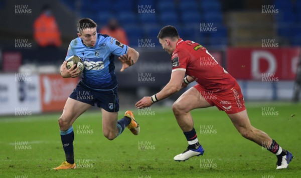 090121 - Cardiff Blues v Scarlets - Guinness PRO14 - Josh Adams of Cardiff Blues takes on Johnny Williams of Scarlets