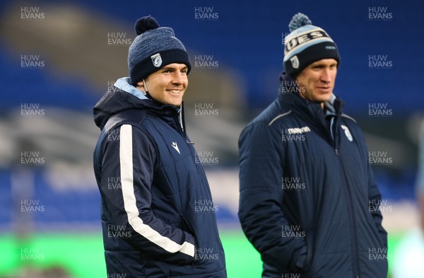 090121 - Cardiff Blues v Scarlets, Guinness PRO14 - Cardiff Blues coach Richard Hodges, right, with Ellis Jenkins of Cardiff Blues