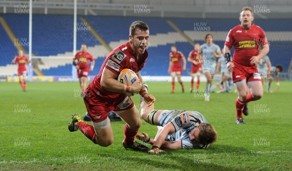 240312 - Cardiff Blues v Scarlets - RaboDirect PRO12 -Gareth Davies of Scarlets scores try