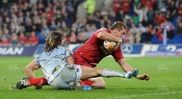 240312 - Cardiff Blues v Scarlets - RaboDirect PRO12 -Dominic Day of Scarlets scores try