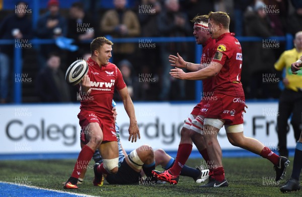 311217 - Cardiff Blues v Scarlets - Guinness PRO14 - Tom Prydie of Scarlets celebrates his try with team mates
