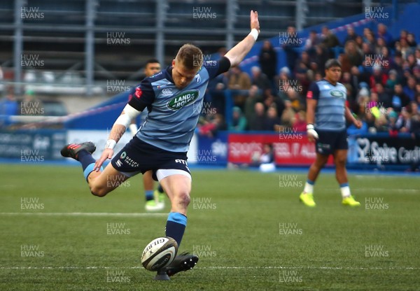 311217 - Cardiff Blues v Scarlets - GuinnessPro14 - Gareth Anscombe of Cardiff Blues opens the scoring