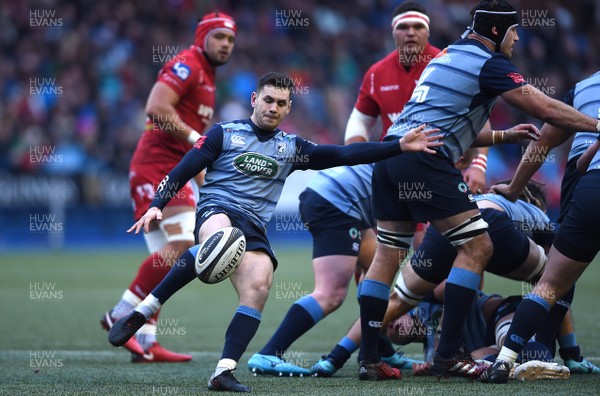 311217 - Cardiff Blues v Scarlets - Guinness PRO14 - Tomos Williams of Cardiff Blues
