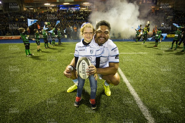020319 - Cardiff Blues v Southern Kings - Guinness PRO14 - Nick Williams of Cardiff Blues with mascot